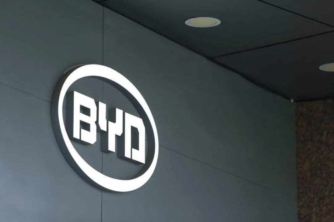 比亚迪中山一期项目已建成大型玻璃盖板自动化生产线，现已进入打样试产阶段