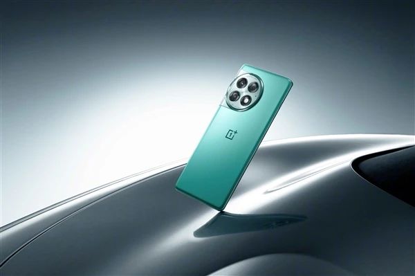京东方供屏，一加Ace 2 Pro全球首发Q9+发光材料OLED屏