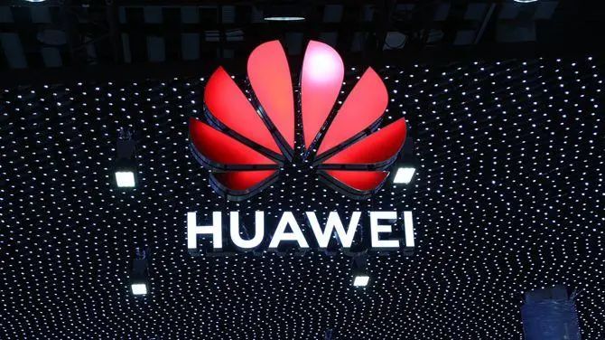 消息称华为今年推三折型的折叠手机