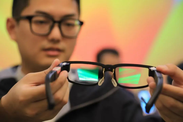 全球首款PVG光波导技术AR眼镜来了，东南大学研发