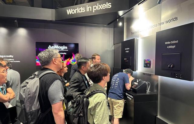 三星显示器已开始为Galaxy XR生产OLEDoS显示屏