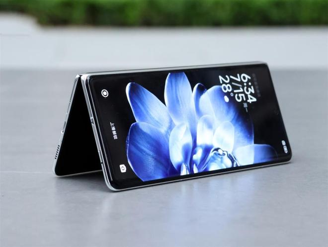 小米17 Fold被确认：7.6英寸主屏+5.5英寸副屏，行业首台阔折叠屏