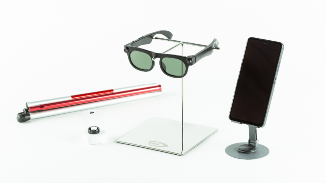 国内首款AI助盲眼镜发布，基于通义千问打造