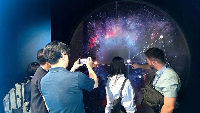 三星显示展示40000 nits超高亮RGB OLEDoS微显示器面板