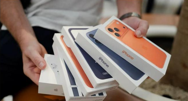 苹果首款折叠屏iPhone定档9月9日发布，初期供应将极其有限