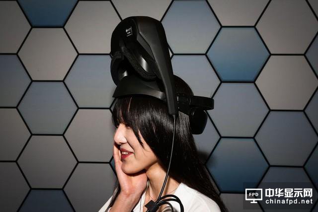 完爆HTC Vive？新款LG VR头显亮相MWC