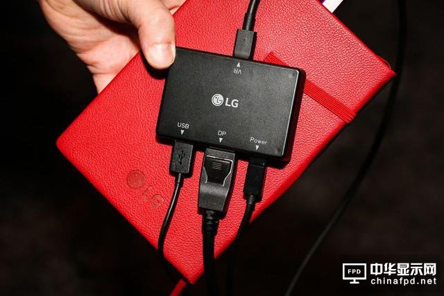 完爆HTC Vive？新款LG VR头显亮相MWC