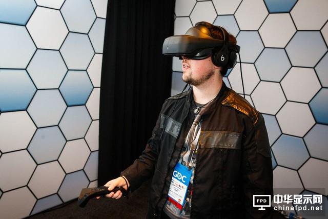 完爆HTC Vive？新款LG VR头显亮相MWC