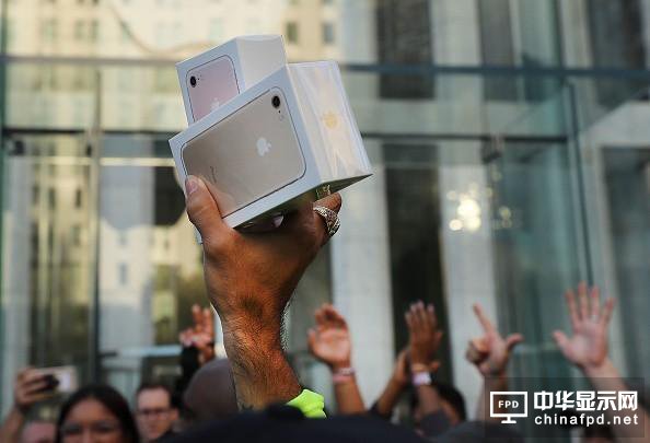 iPhone采用OLED是大势所趋？高价格或成绊脚石