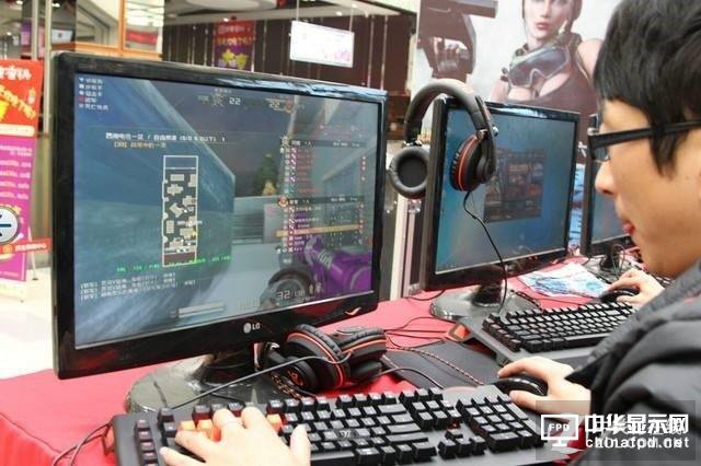吓尿世界冠军 电竞液晶怎成