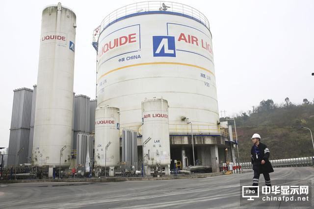探秘重庆液晶面板“生命线”：小小气管撑起千亿产业