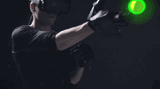 带上VR手套 在游戏世界感受到真实的触感和动作
