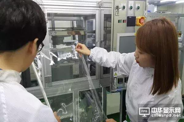 抢占OLED折叠手机商机，韩厂激战透明聚酰亚胺(PI)柔性盖板市场