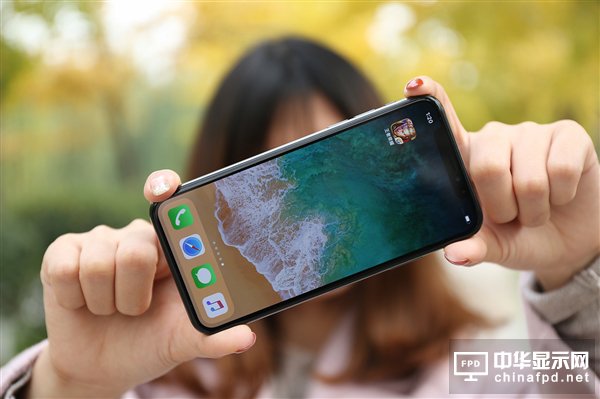 苹果派出数百名工程师 为iPhone找屏幕