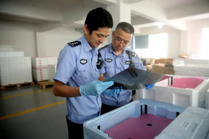 案值约3.2亿！南宁海关破获液晶屏、偏光片等光电材料走私大案
