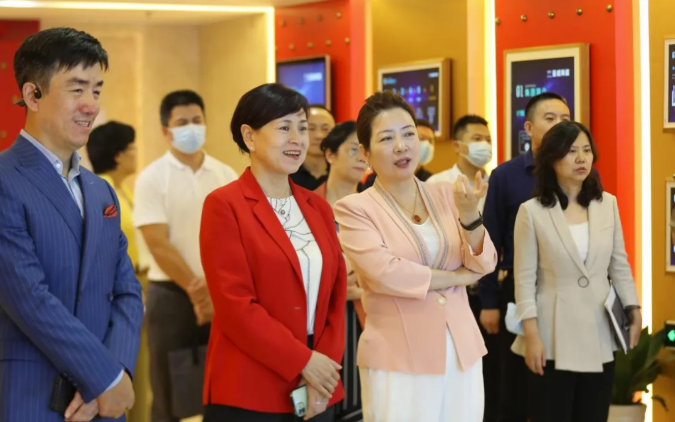 协会动态 | 深圳市副市长张华一行考察豪威科技集团