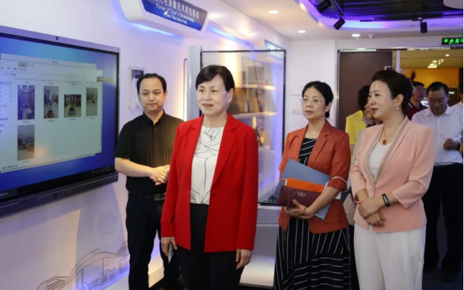 协会动态 | 深圳市副市长张华一行考察豪威科技集团
